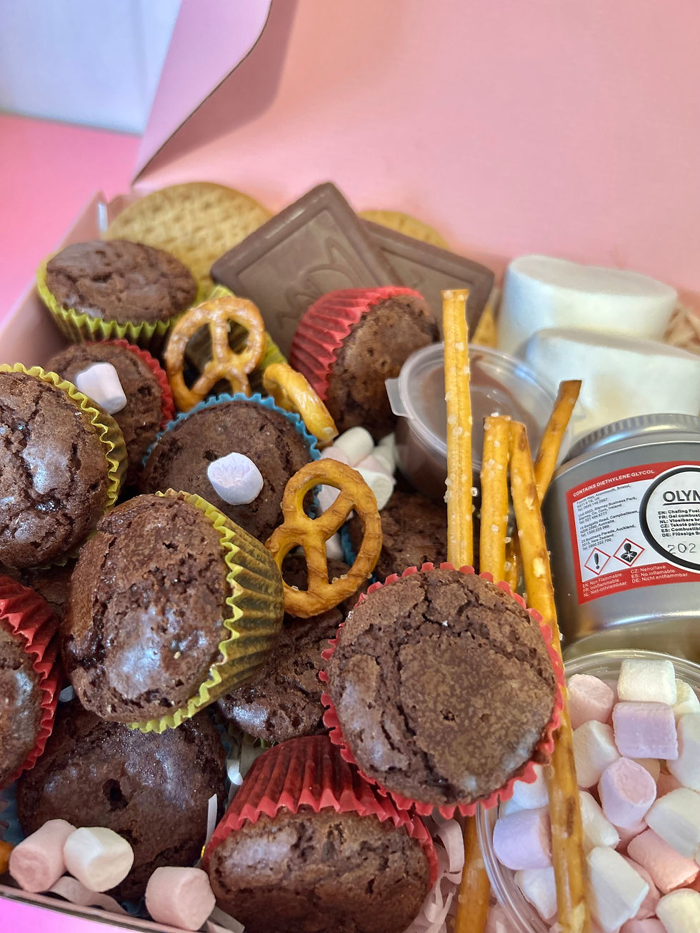 Thumbnail: The S'Mookie Family Feast Box  - Serves 4/6