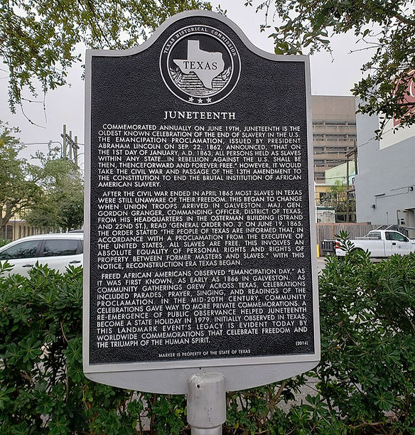 Commemorative plaque at corner of Strand Street and 22nd Street in Galveston, Texas honoring June 19, 1865, when Union troops arrived in Galveston, Texas with the news that the more than 250,000 enslaved Black people in the state were free. Wikimedia Commons, William C Teller.