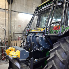 Gozdarski traktor John Deere