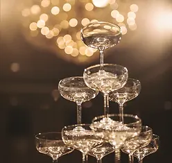 Fontaine de coupes utilisée lors d'une expérience sensorielle de boissons sans alcool pour une entreprise