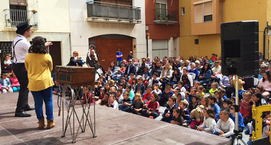 El mag Eduard Juanola representant l’espectacle Impossible! en un Festival de màgia familiar a Tarragona