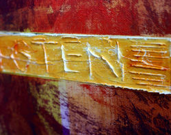 Skrivet i sand, hugget i sten. Detalj1