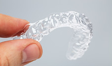/Kieferothopädie mit transparenten Schienen