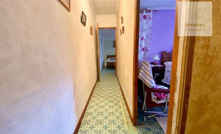 Upper-floor hallway leading to bedrooms in a cortijo in Vélez-Blanco, Almería.