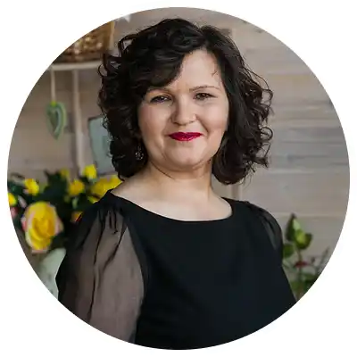 Smiling woman in black dress, round frame, flowers, studio portrait, DansLab.