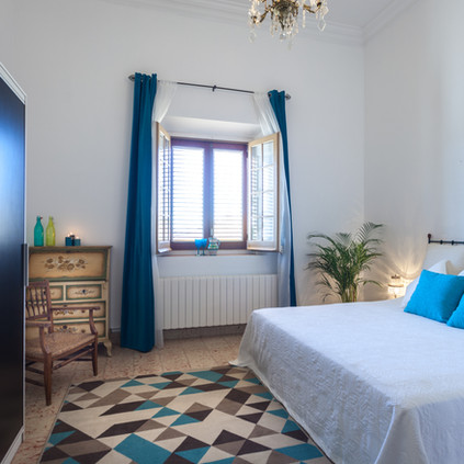 Room with closet in Villa Maresme