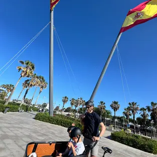 Man with kids in Valencia on cargo bike