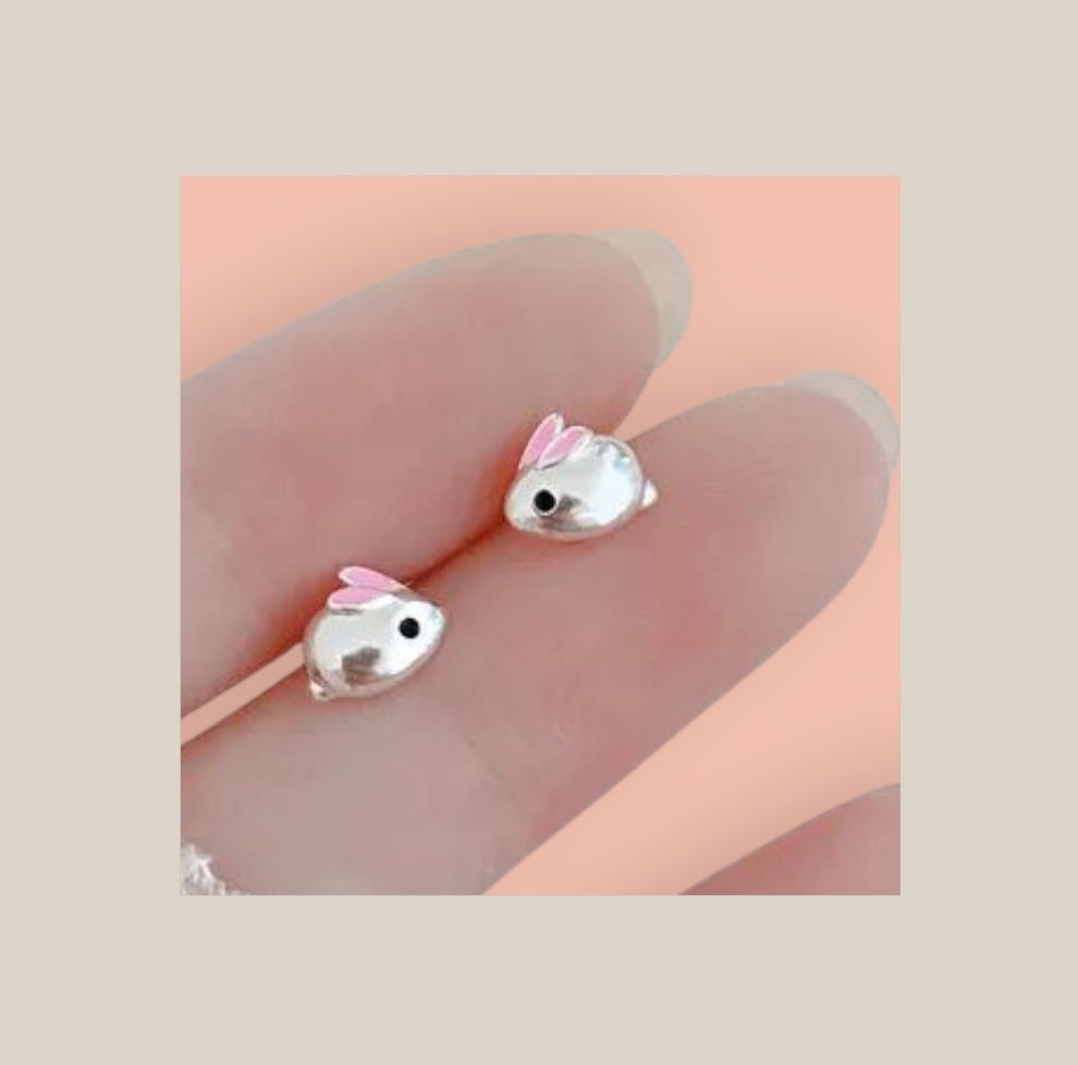 Brinco mini  coelho no banho da prata