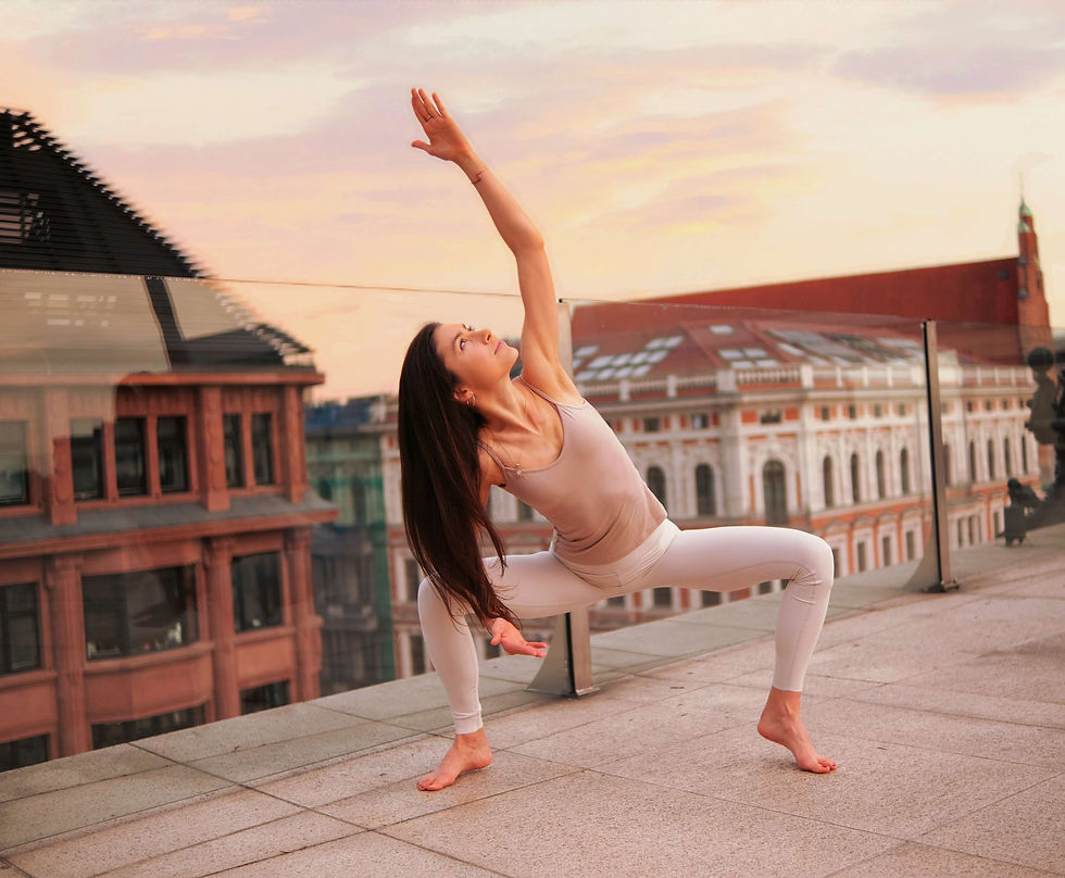 Sunset joga na tarasie