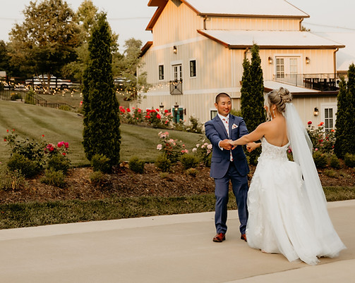 Summer Wedding at Hazelnut Farm Events Louisville