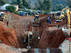 Marruecos: dramático rescate de un niño de 5 años que cayó a un pozo de 32 metros de profundidad