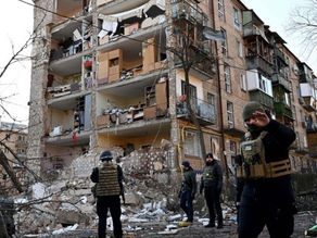 Ucrania denuncia un nuevo ataque ruso sobre una escuela con refugiados