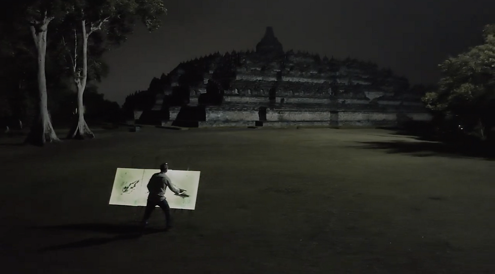 Yuri Chernikov – Nelson Ferreira painting at the Temples in Indonesia