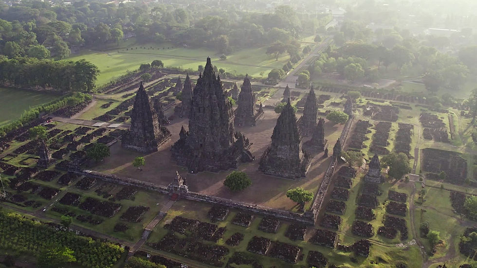 Templo de Prambanan (séc. IX): o segundo maior templo hindu do Sudeste Asiático.