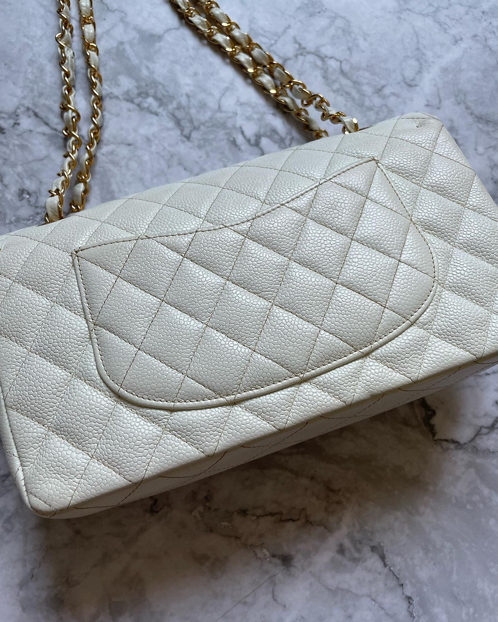 Thumbnail: Chanel White Medium Vintage Caviar Classic Flap in 24K GHW
