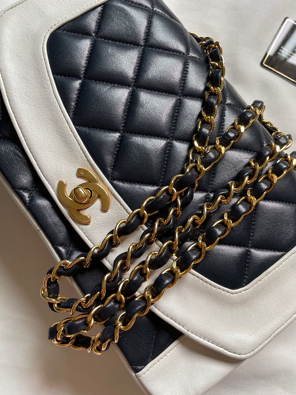 Thumbnail: Chanel Bicolored White/Navy Medium Diana in 24K GHW