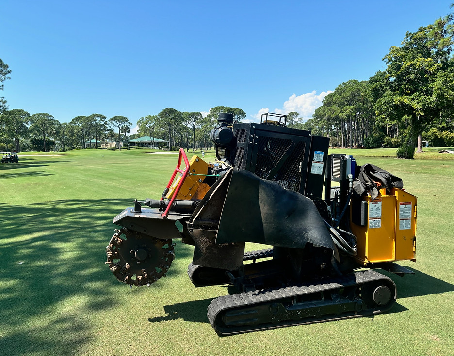 Bandit SG-75 stump grinder used by IGY6 Rooted on a Florida golf course. Professional stump grinding service with minimal lawn damage.