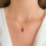 Collier en acier inoxydable doré avec pendentif fraise
