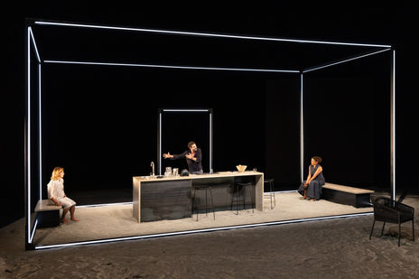 Schaubühne am Lehniner Platz "OEDIPUS" (von Maja Zade), Regie: Thomas Ostermeier, Bühne: Jan Pappelbaum, Kostüme: Angelika Götz, Musik: Sylvain Jacques, Video: Matthias Schellenberg und Thilo Schmidt.  Szene mit Christian Tschirner, Caroline Peters und Renato Schuch.