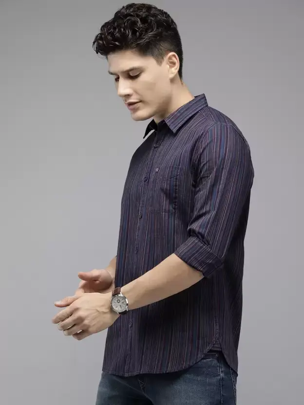 Thumbnail: Spread Collar Casual Shirt