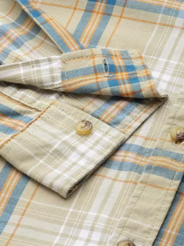 Thumbnail: Spread Collar Casual Shirt