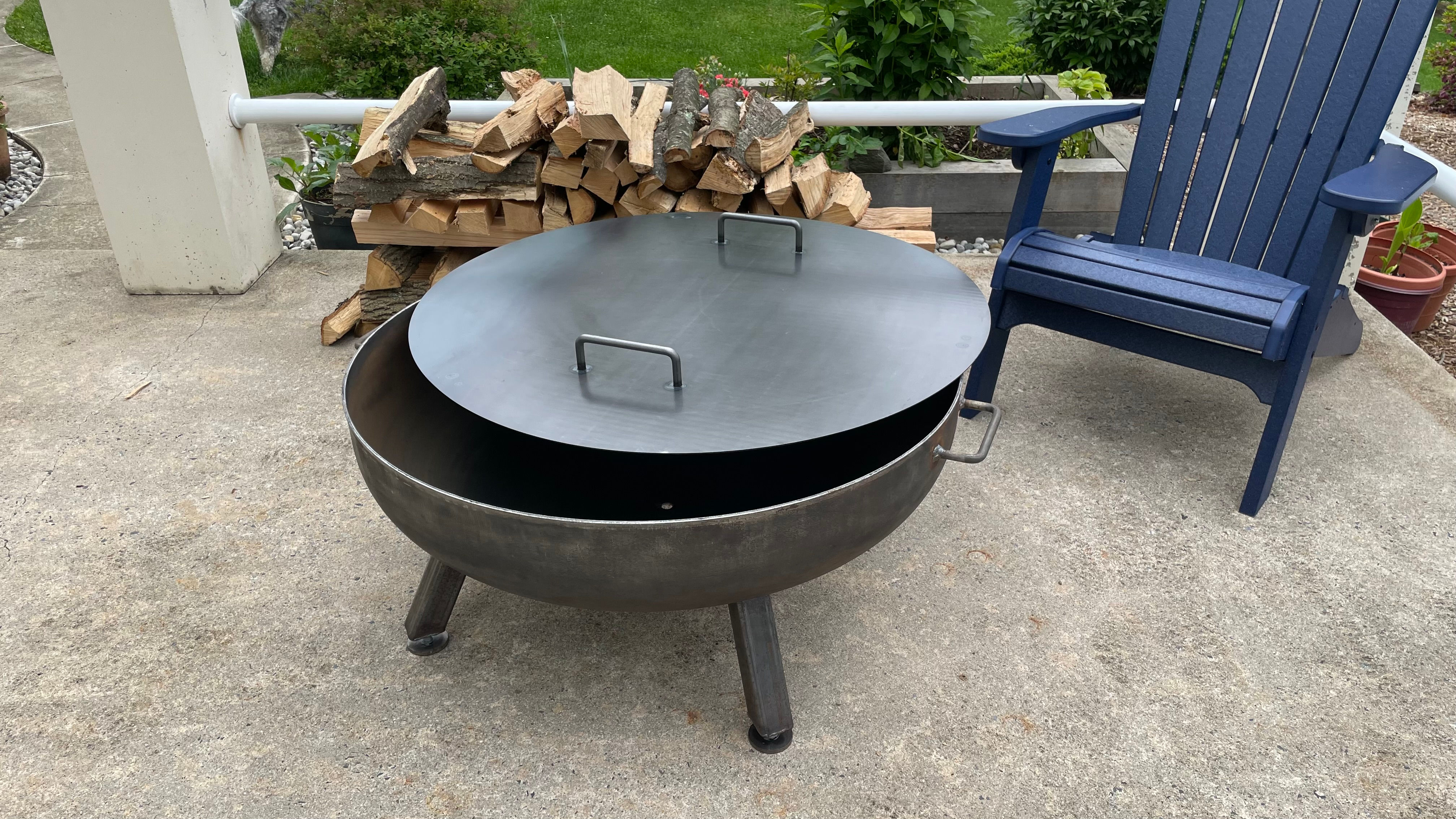 36" heavy Duty Steel Fire Pit with Snuffer Lid