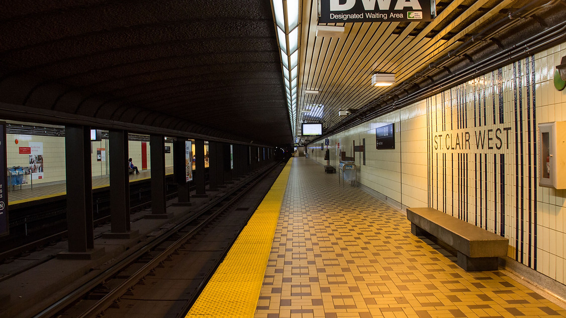 St._Clair_West_Platform_01.jpg