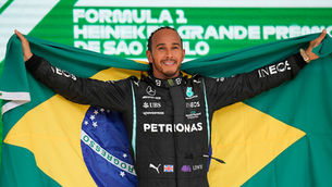 Lewis Hamilton storms through the field to win the São Paulo Grand Prix!