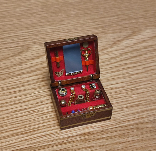 Retro 1:12 Simulation Openable Treasure Chest Storage Box Miniature Furniture Model Play House Toy Decor Kid Gifts - 15 - View #4