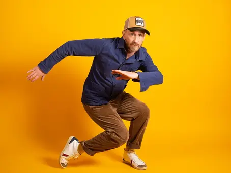 Avec son nouvel album, Tom Poisson navigue entre l'intime et l'universel