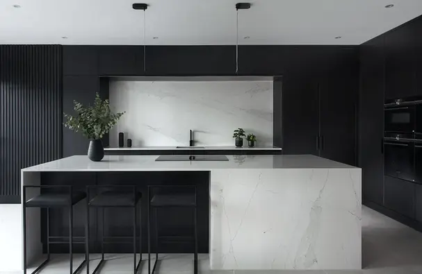 Cuisine noir avec plan de travail silestone calacatta gold 