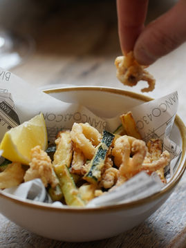 Fried calamari and zucchine at bianco43