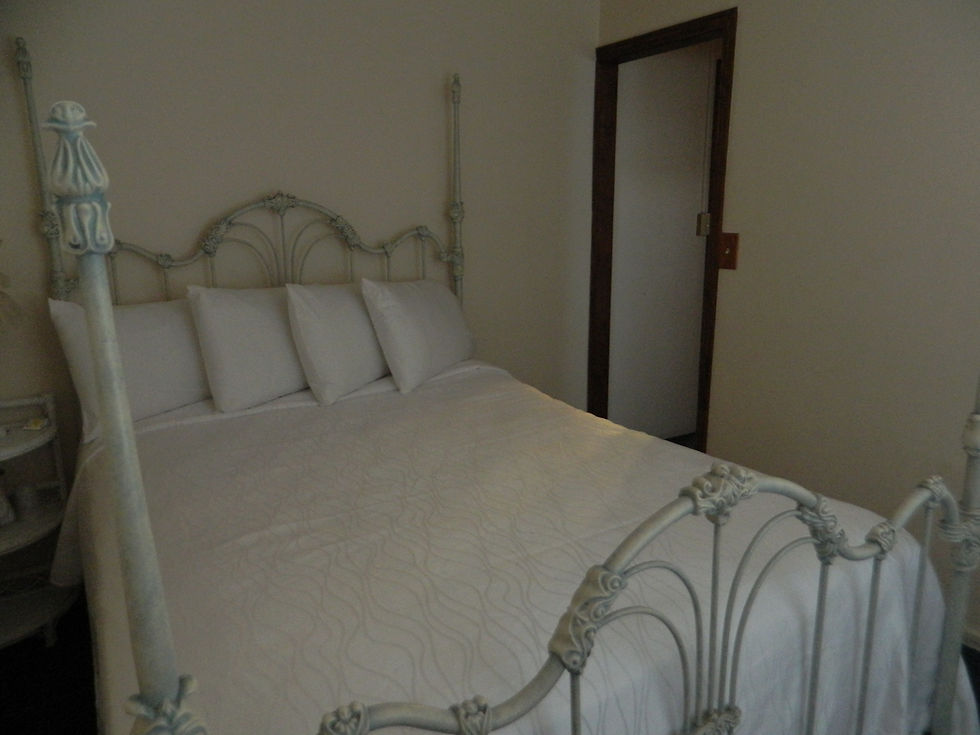 Wicker Roses Room 6