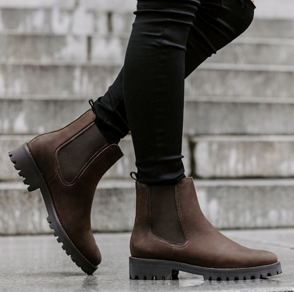 Round Head Ankle Boots, a versatile and trendy addition to your cold-weather footwear collection.