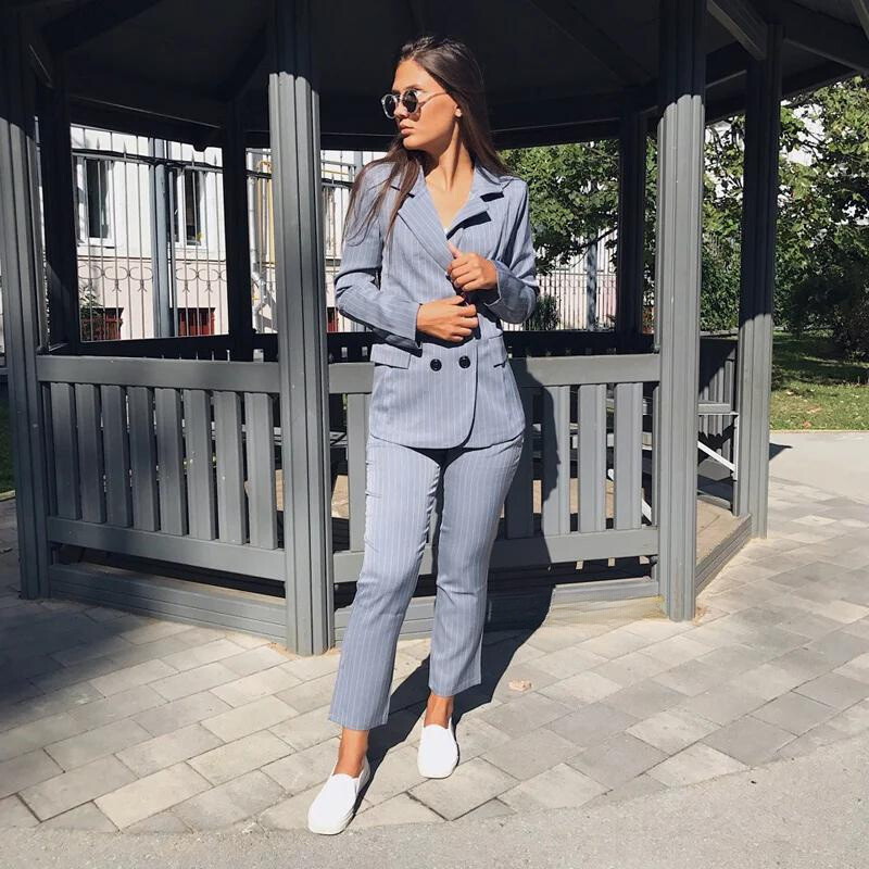 Thumbnail: Directrice à Rayures – Double Breasted Striped Blazer and Trousers Suit