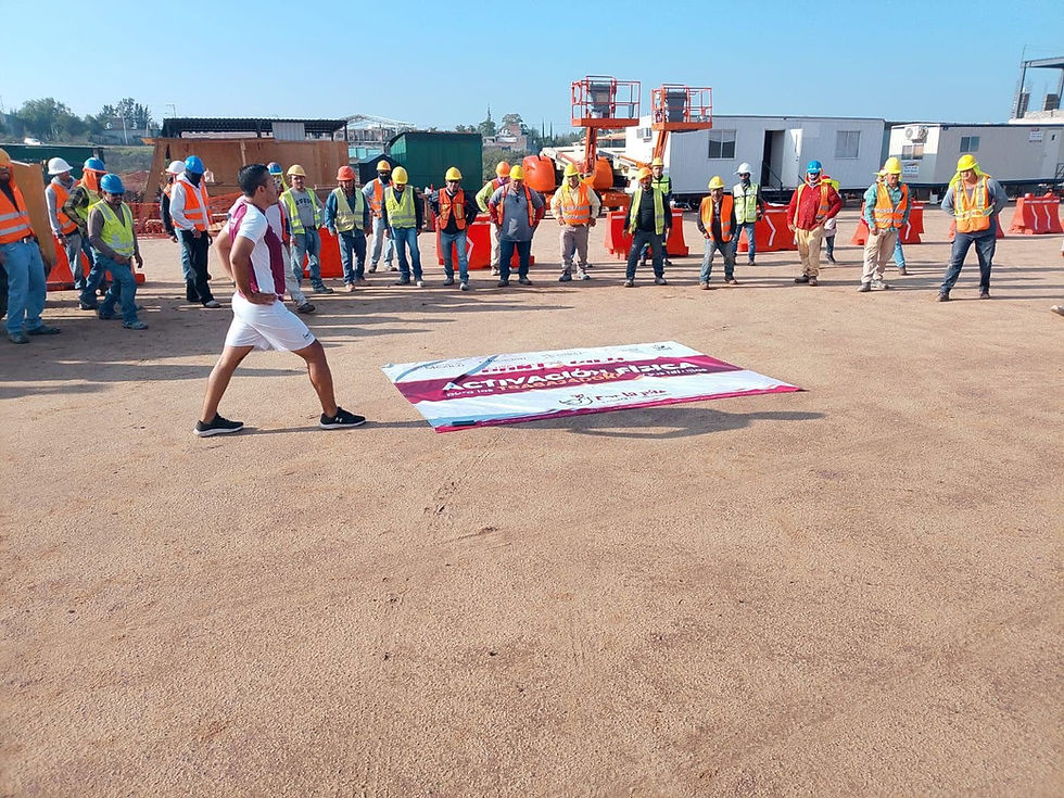 Ponte Pila con trabajadores de la de construcción en Guanajuato