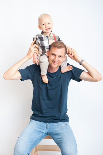 shooting photo famille parents papa maman bébé Belgique Charleroi