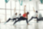 Personnes en trtain de pratiquer le Pilates 
