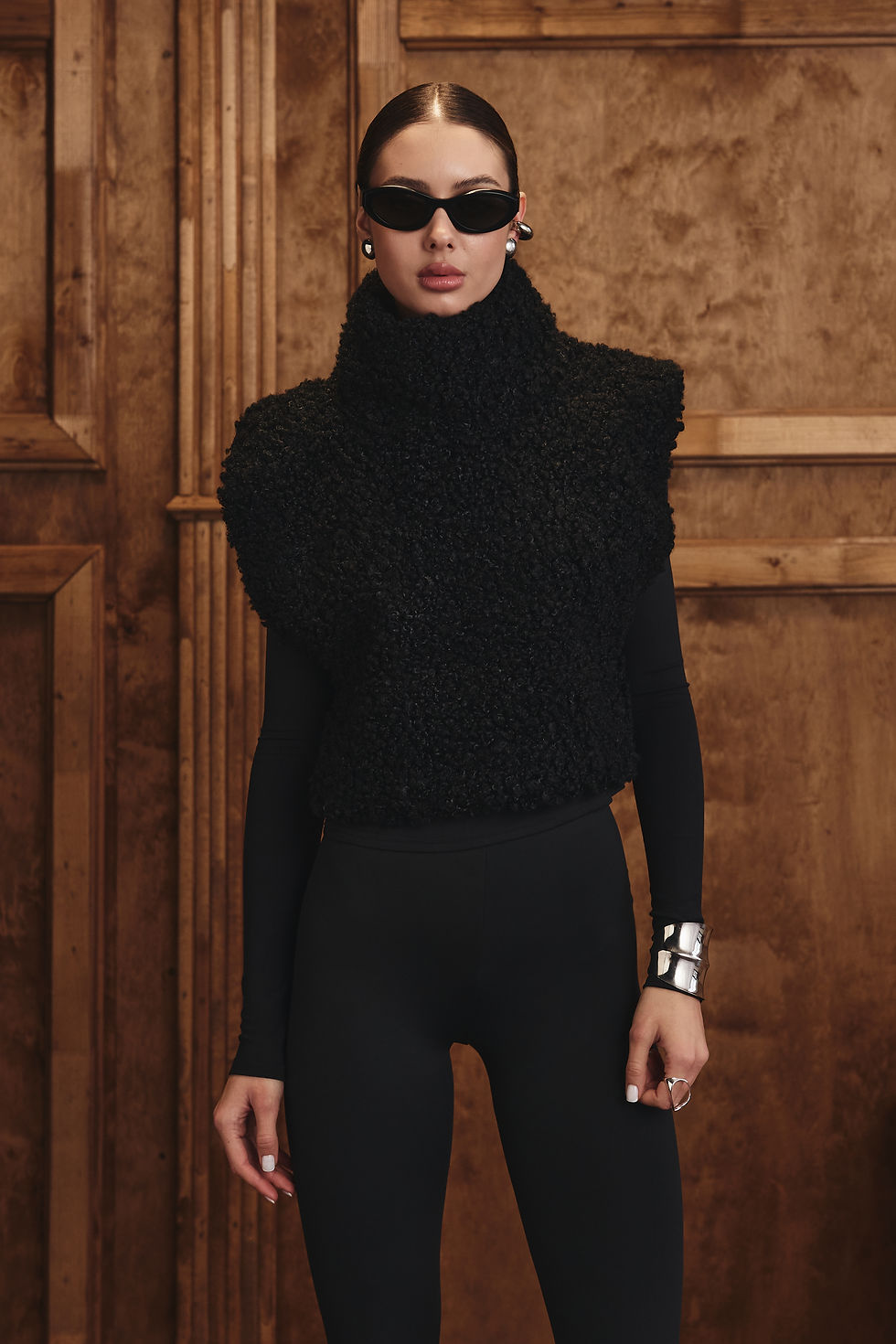 TEDDY VEST WITH HIGH NECK BLACK