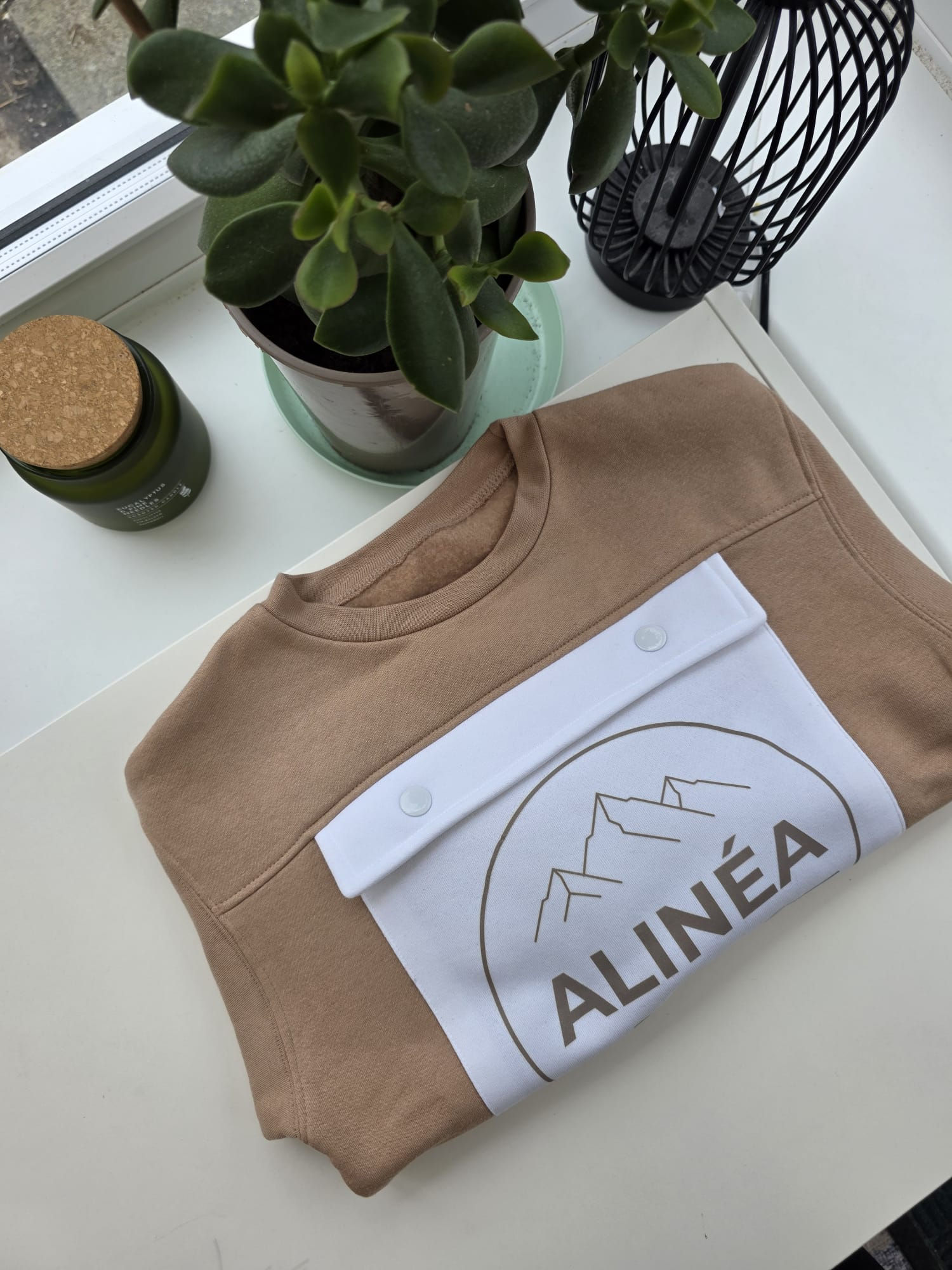 Sweatshirt with front pocket