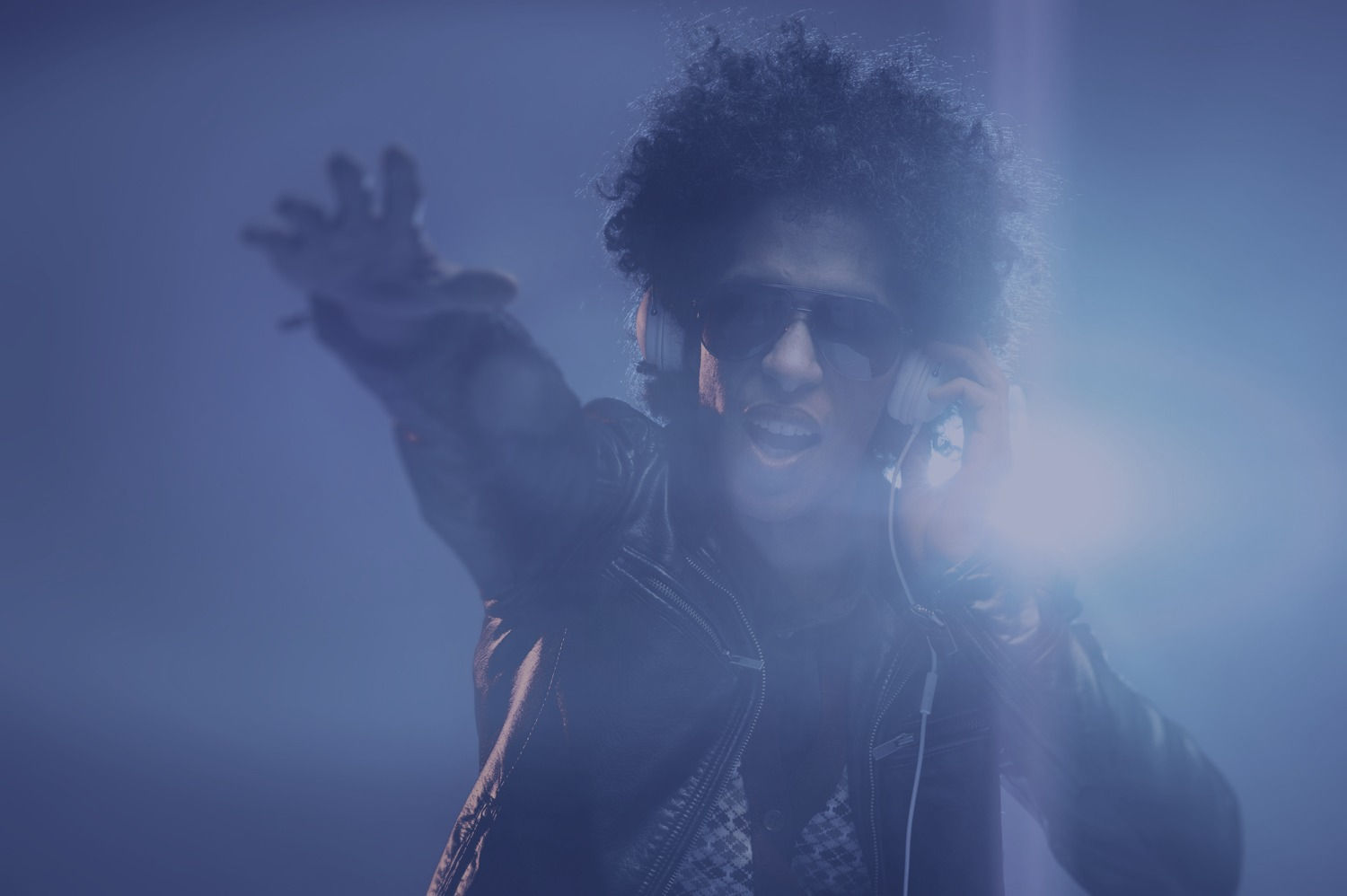 Newtro(Electronic) - Premiere