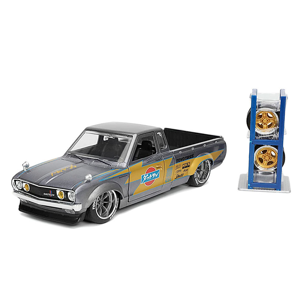 Miniatura: 1972 Datsun 620 Pickup Truck 'Toyo Tires' w/ Extra Wheels