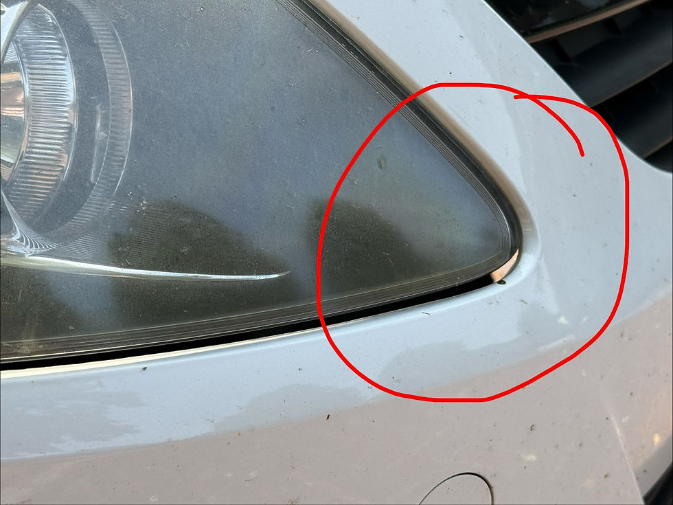 Spaltmaß Kontrolle nach Unfall an Fahrzeugtür durch Kfz-Sachverständigen in Neuss