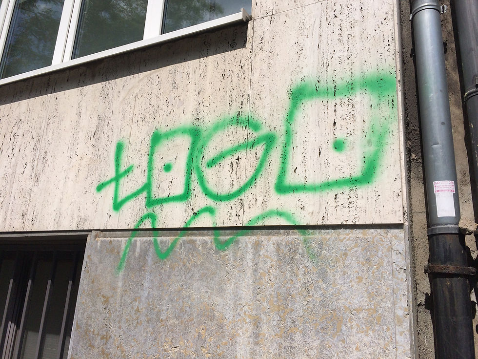 Graffiti von Naturstein entfernen lassen? KontraGraffiti steht Ihnen zur Seite.