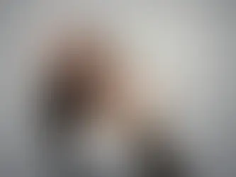 Frau zeigt Stop mit den Händen