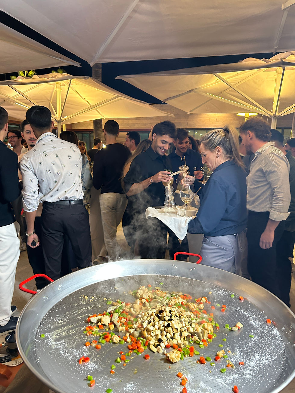 Realización de paellas frente a los invitados en eventos