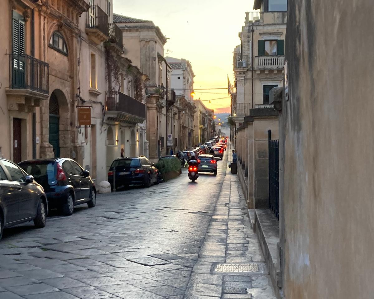 Tipica via di Noto