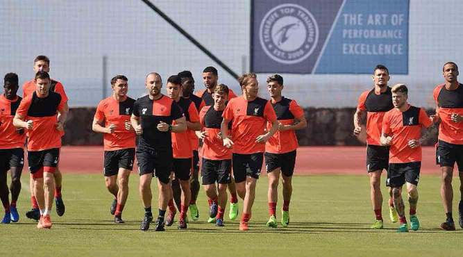 liverpool-fc-players-football-camp.jpeg