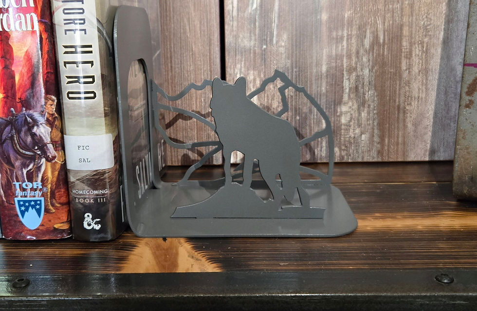 Thumbnail: Wolf in Mountains Bookends