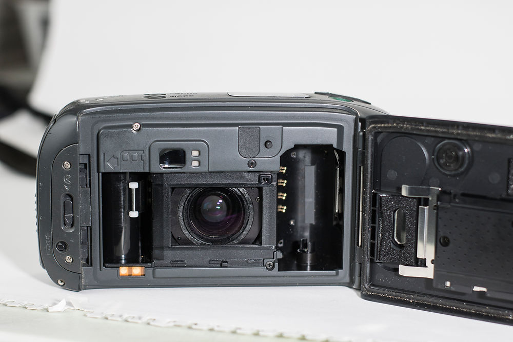 Reviewing the Pentax Zoom 90WR compact film camera.